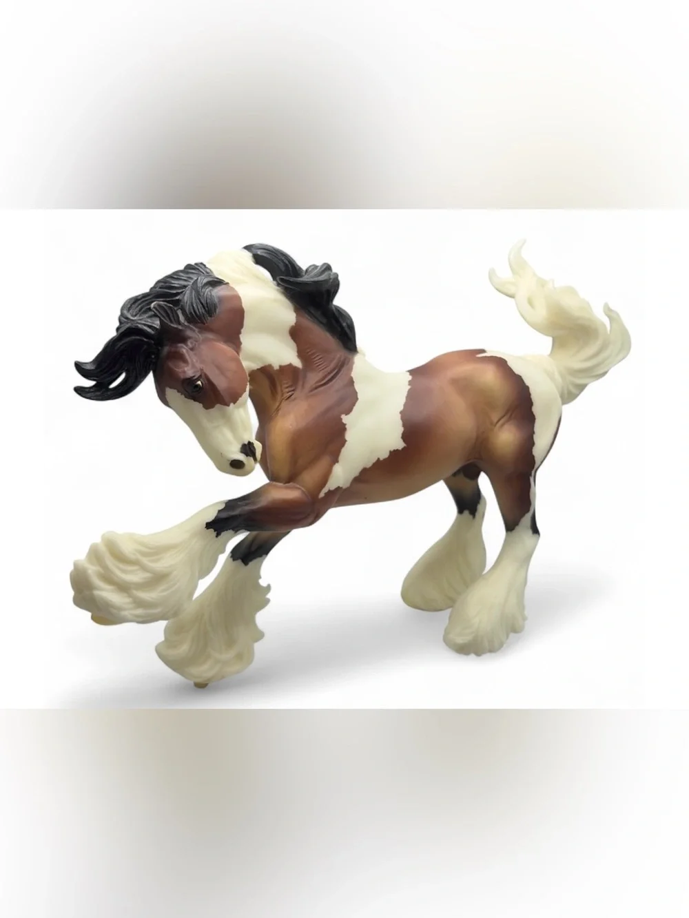 Breyer Traditional Series Gypsy Vanner Pinto Coat Feathered Leg Horse Figure Toy